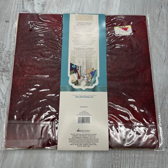 Jolee's Boutique Artisan Paper 12 Pack & Royal Lace 8" Red Heart Lace Doilies - Picture 3 of 9